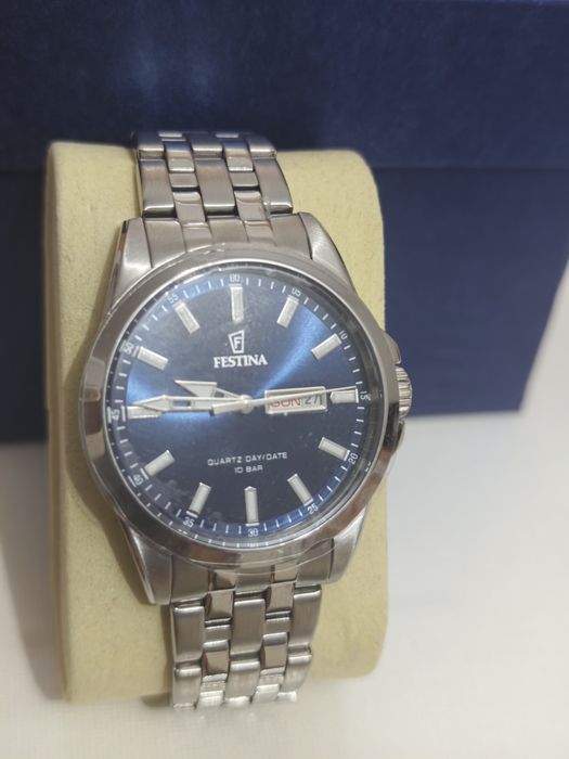 Este modelo es el reloj para hombre Festina Classics F20357/3, una pie