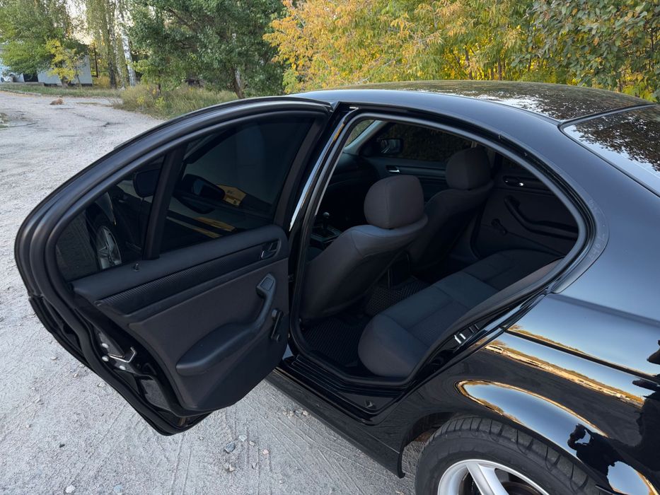 BMW E46 318i.