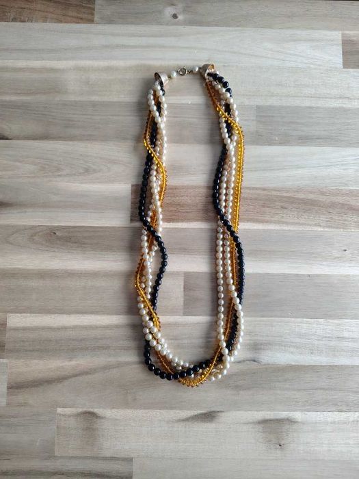 korale cztery sznury