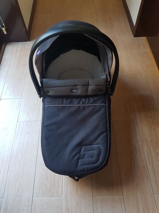 Carrinho de bebê usado