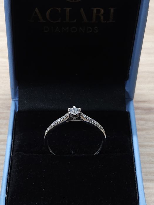 Pierścionek zaręczynowy białe złoto pr. 585 diament Walentynki