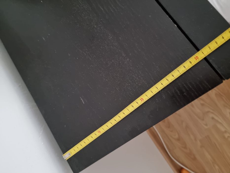 Cabeceira de cama com mesas embutidas IKEA
