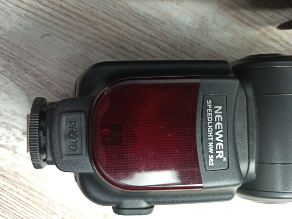 Speedlight Neewer NW563