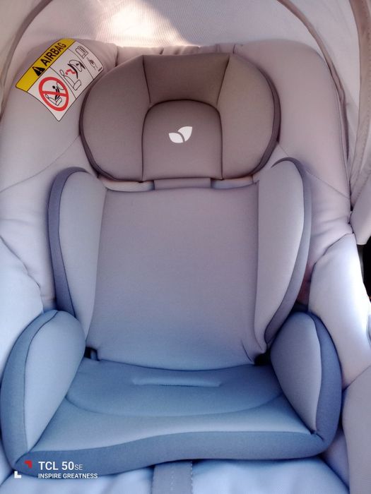 Carrinho de bebê da Chicco em bom estado com pouco uso.