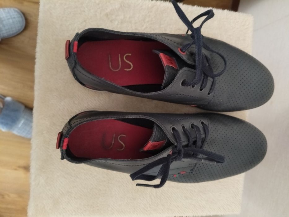 Sapatos em pele de homem