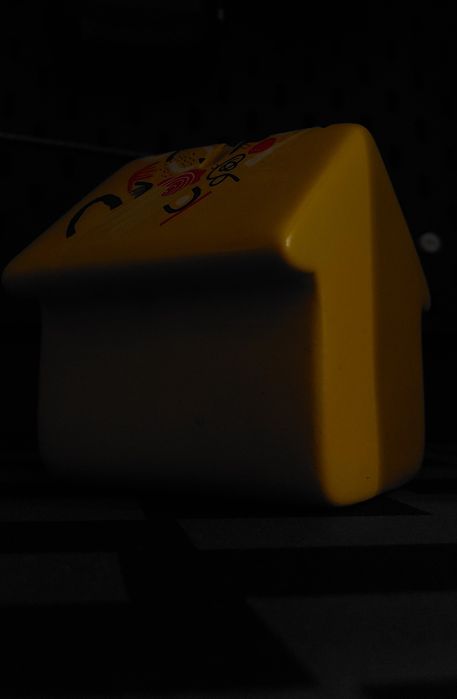 Żółta ceramiczna Skarbonka Lidl "W Lidlu oszczędzanie ma swój dom"