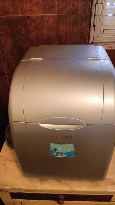 Máquina de fazer gelo Jocel com dois tamanhos de cubos
