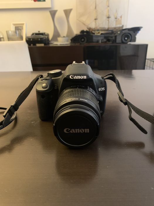 Canon EOS 500D como nova, com oferta do tripé