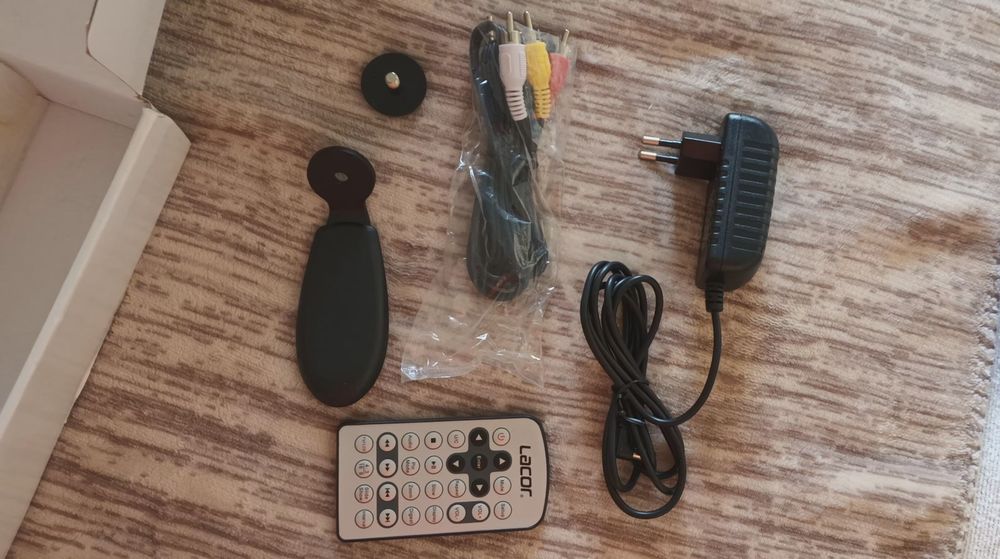 Moldura digital 7" NOVA, ainda na caixa