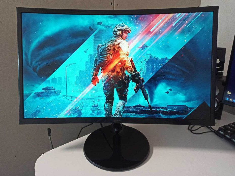 Новый монитор Samsung 24" Curved / Январь 2025 года / Идеал!