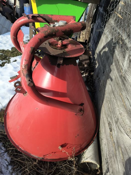 Лійка розкидач мінеральних добрив навісний