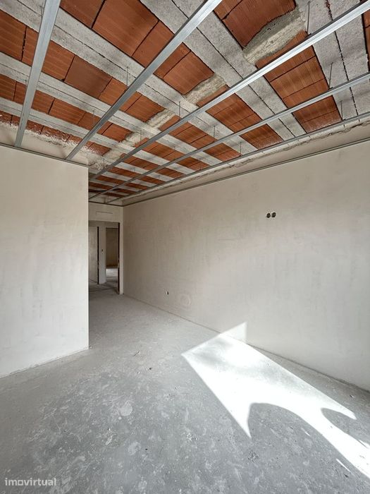 VENDE-SE Moradia T4,NOVA,entregue equipada, próximo ao Centro de Braga