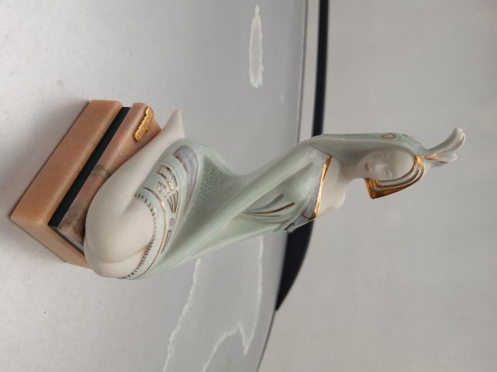 Figura de porcelana marca Galos