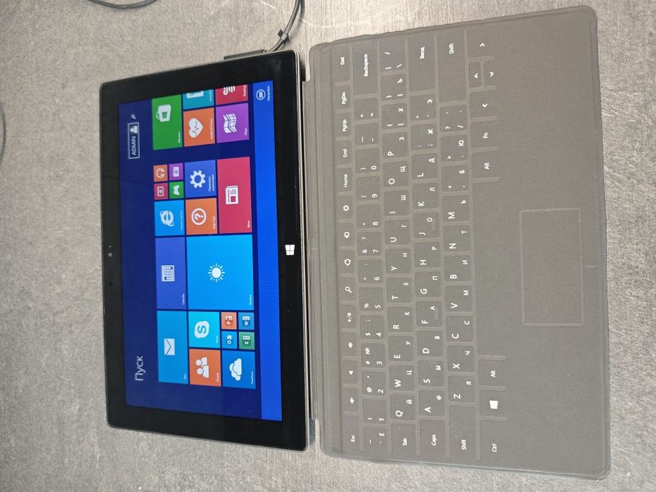 Планшет Microsoft Surface RT 32GB + клавіатура-чохол