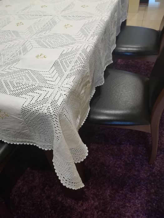 Centro  de mesa e costas de sofá em crochê