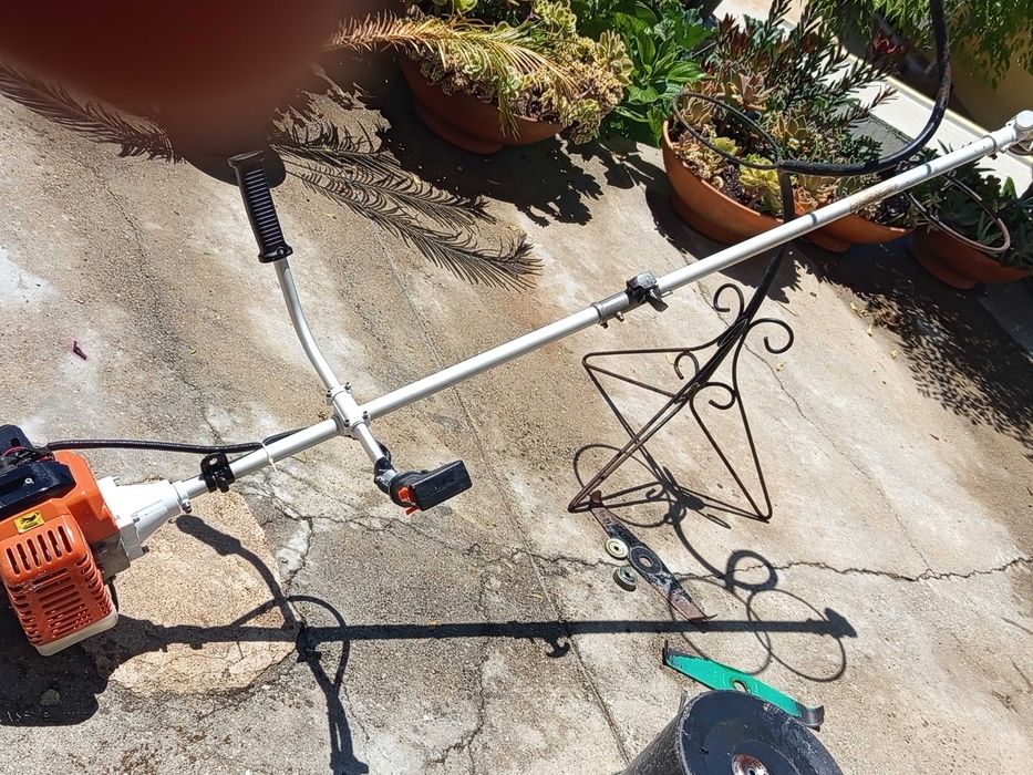 Máquina de jardim roçadeira