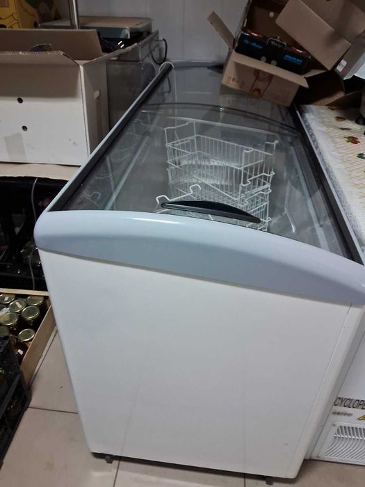 Морозильна скриня із вгутим склом М600S