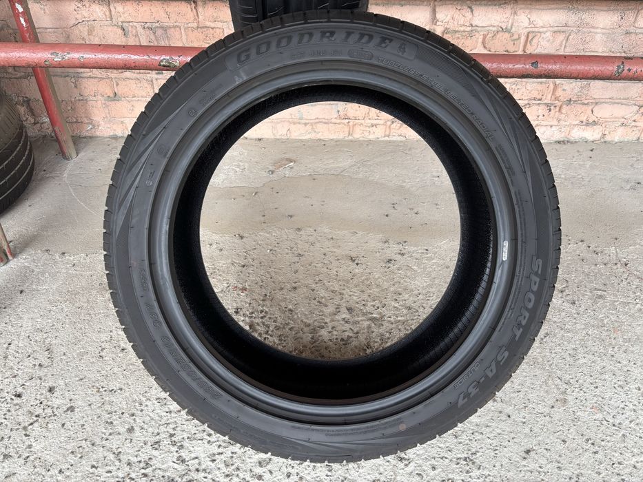 Пара літніх шин 245/45R19 Goodride
