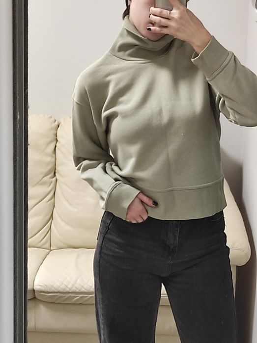 Гольф светр жіночий оливкого кольору