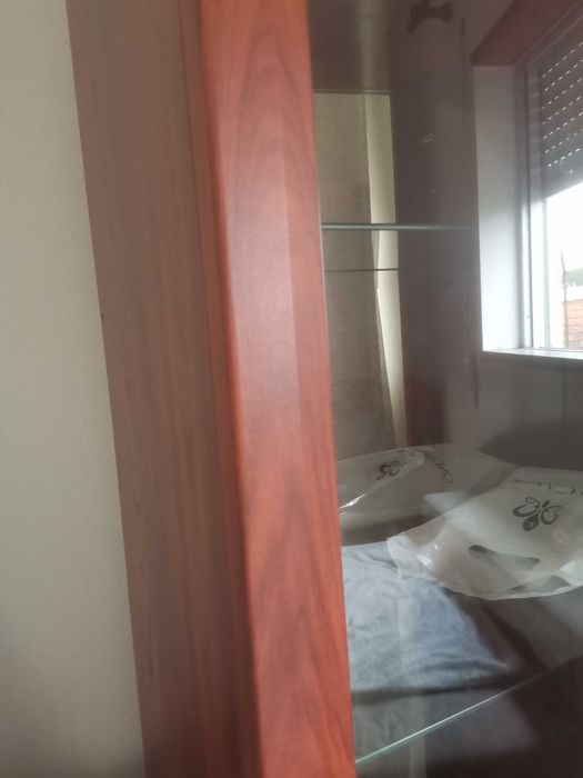 Cristaleira /vitrine de cerejeira