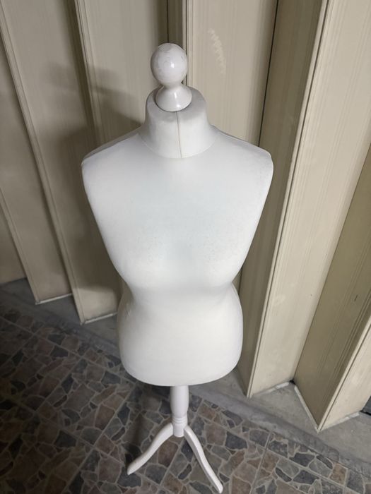 Manequim com pé em madeira Branco