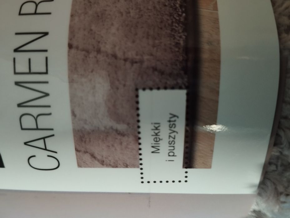 Beżowy puszysty dywanik Smukee 65x100 cm Nowy