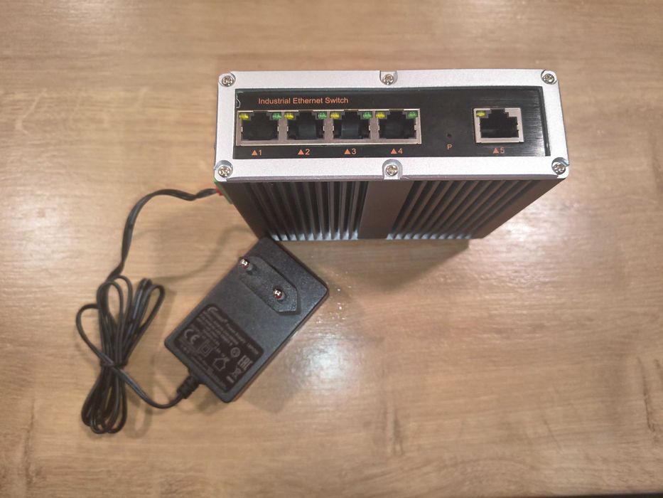 Przemysłowy przełącznik Ethernet 5-portowy 10/100 Mb/s Hub + zasilacz