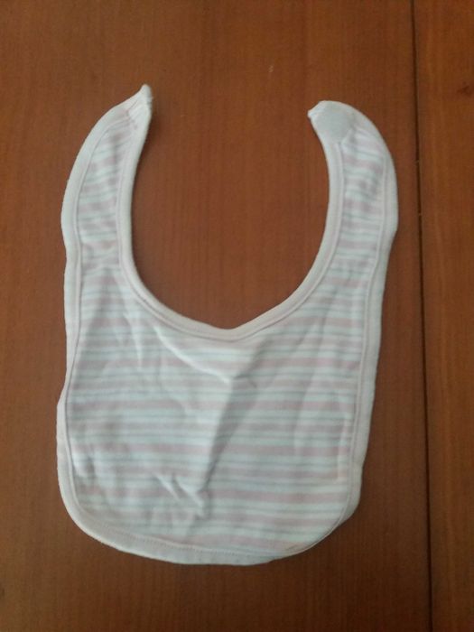 Conjunto de três babetes para bébé