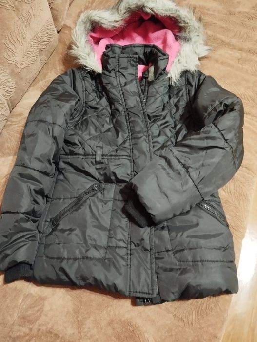 Продам куртку для дівчинки 5-7 років ріст 122