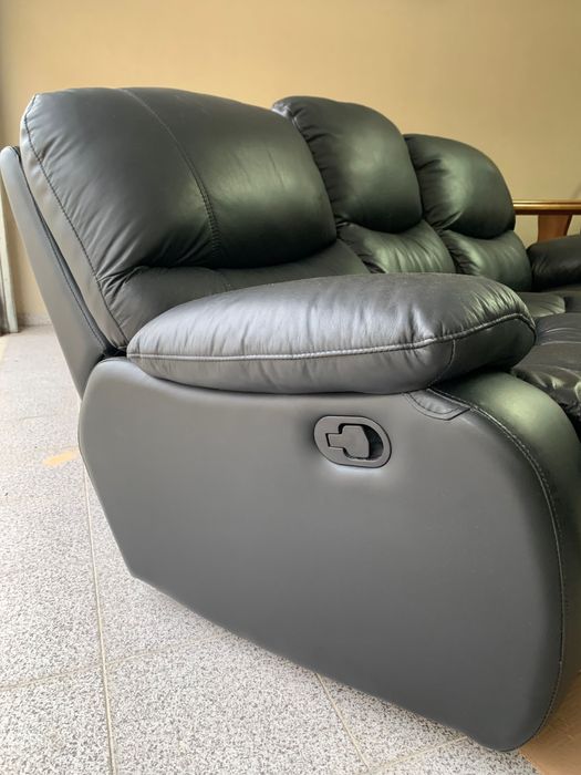 Conjunto de sofás em pele pretos