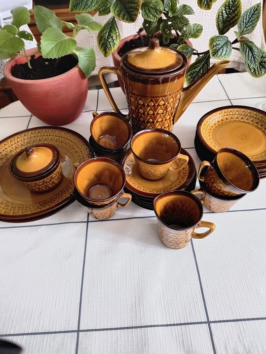 Sprzedam serwis do kawy +telerzyki deserowe" Chodzież" PRL