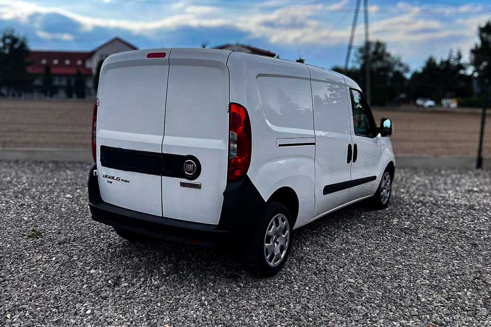 Wynajem busa dostawczego | Fiat Doblo Maxi | Bus wynajem Warszawa