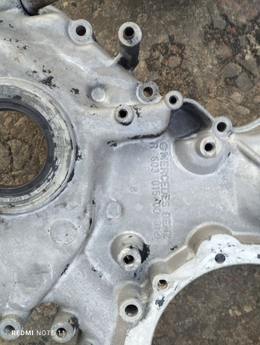 Передня кришка двигуна Мерседес  ом 601 ом 602 ом 603