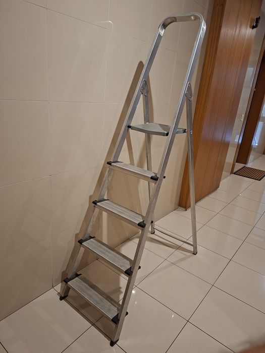 Escadote de 5 degraus da FERRAL