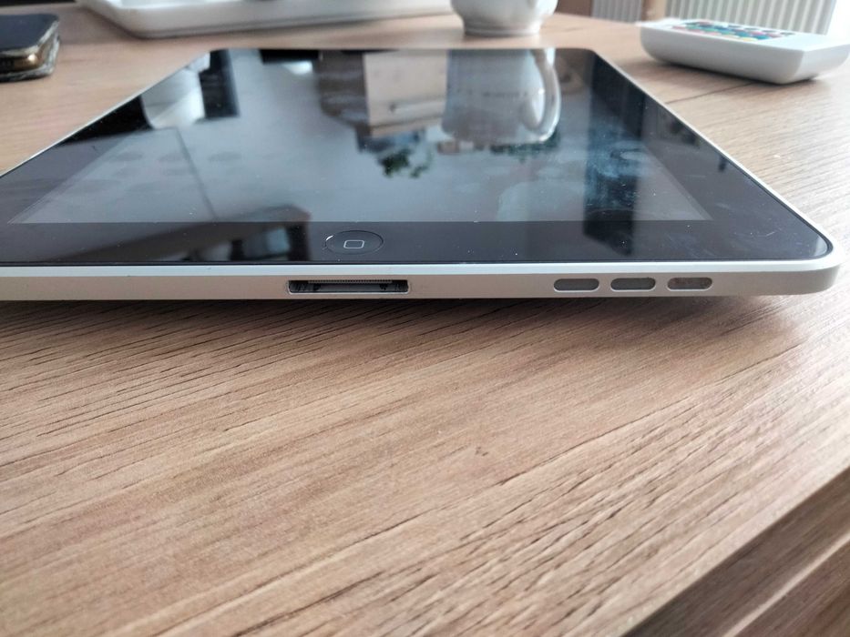 Tablet Apple A1219 9,7" 1 GB / 16 MB srebrny