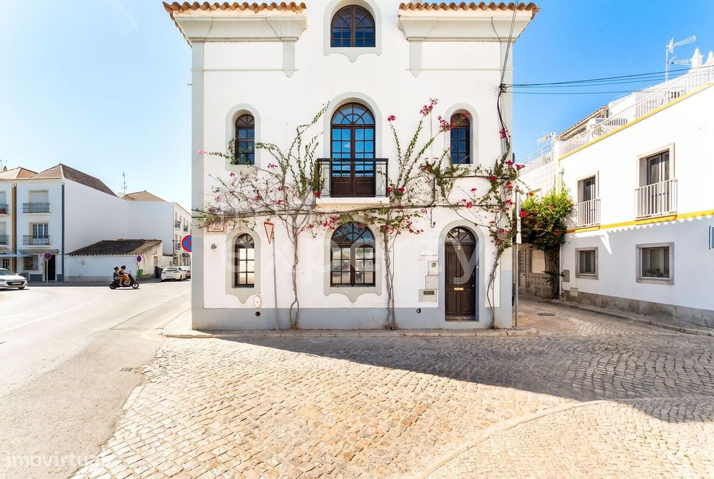 Edifício Tradicional no Centro de Tavira | 2 Frações Independentes