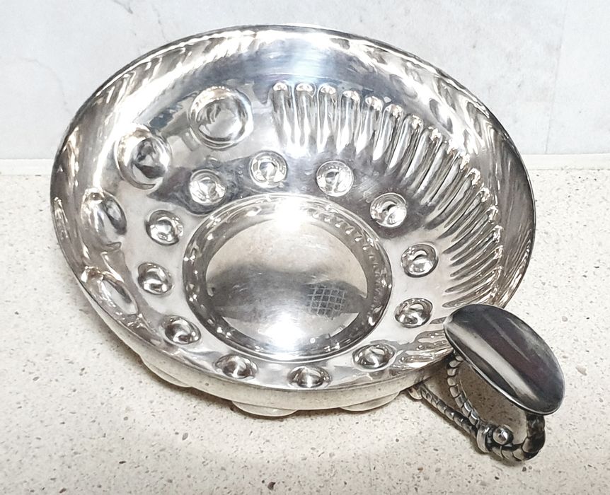 Antiga taça de prova de vinho /Tastevin francesa com banho em prata
