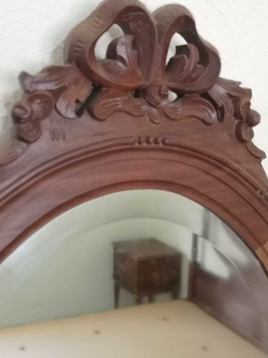 Mobília de quarto (cama, cómoda, mesas de cabeceira e cadeira)