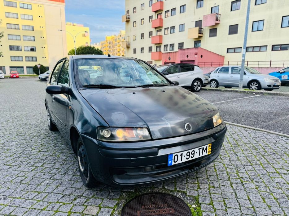 Fiat punto 1.2  gasolina ano 2002 em bom estado geral.