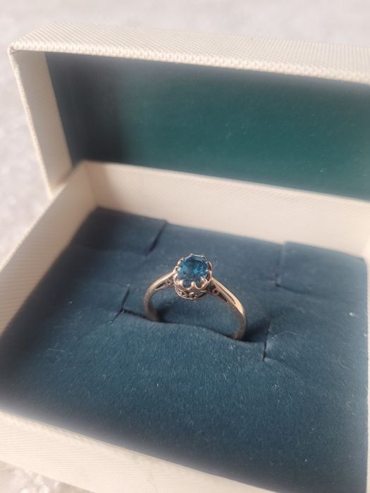 Pierścionek yes złoty kolekcja wiktoriańska  topaz london blue