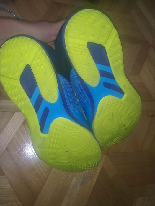 buty Asics 41.5 do siatkówki z wyzsza kostką używane, stan prawie idea