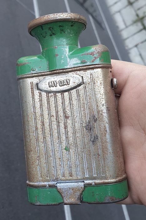 Stara latarka metalowa