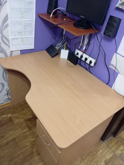 Письмовий, комп'ютерний стіл