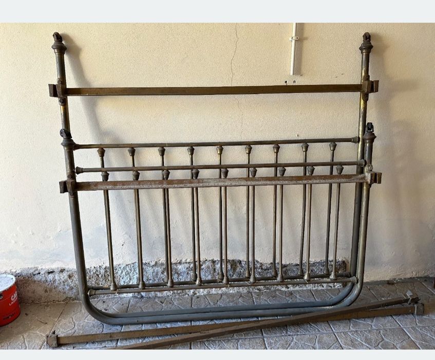 Cama vintage em latão