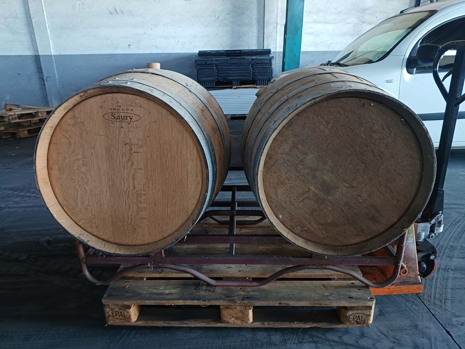 2 barris  carvalho pipas vinho como novos 225 lt