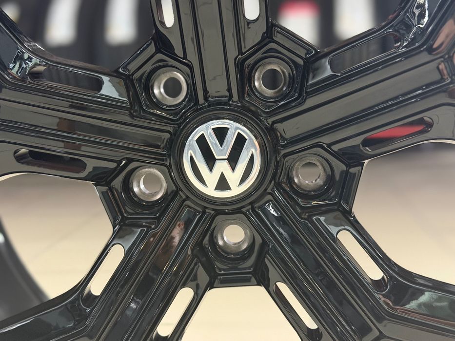 Диски Replica Volkswagen 369 (BLACK AND MILLED) R20*8,5 5x120 ET38 Dia65,1
