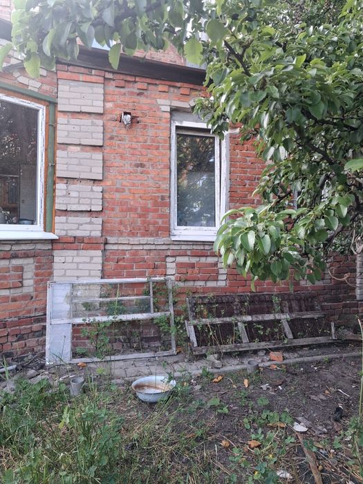 Продам цегляний будинок в Дергачах, район вокзалу. Сертифікат так.