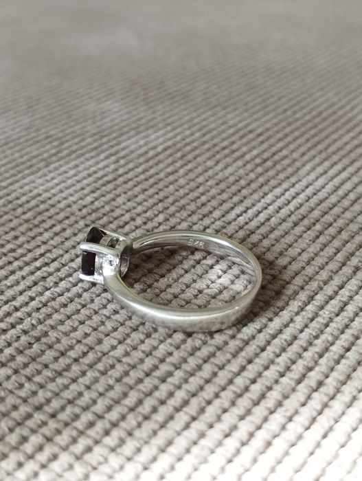 Продам серебряное колечко