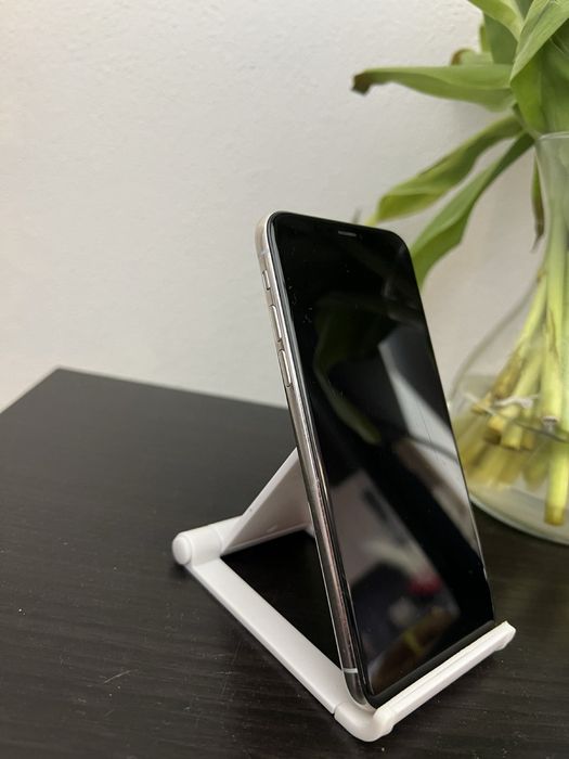 Продам iPhone Xs на 64gb