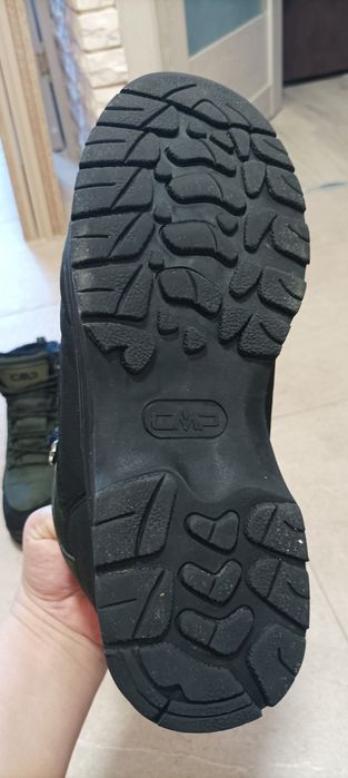 Продам фирменные зимние ботинки размер 43